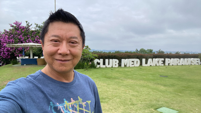 Dr. Milton Seigi Hayashi destaca como o golf combina técnica, estratégia e sofisticação em cada partida.