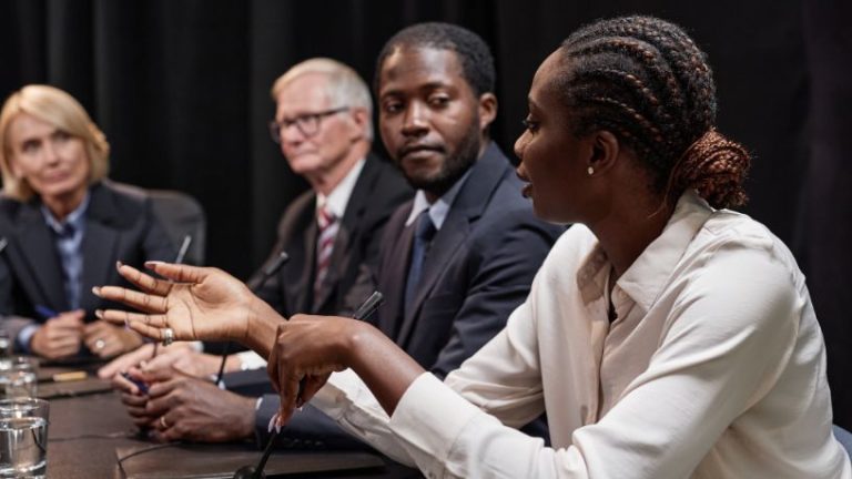 Justiça Eleitoral do Paraná apresenta recomendações para ampliar a participação feminina na política