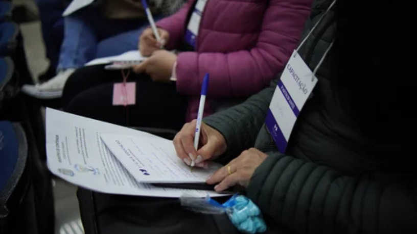 No ensino médio, o aprendizado baseado em projetos aproxima teoria e prática. Sigma Educação e Tecnologia Ltda ressalta seu impacto na formação dos estudantes.