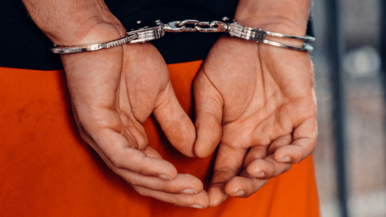 Fugitivo da Justiça é preso com quase 100 kg de maconha e carro clonado no interior de São Paulo: o avanço do crime organizado e os desafios da segurança pública