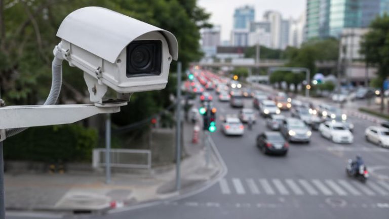 Justiça suspende multas por videomonitoramento e reacende debate sobre fiscalização eletrônica no trânsito