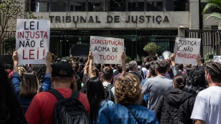 Lei sob Protesto e Justiça em Debate: Quando a Constitucionalidade se Torna o Centro da Política e da Sociedade