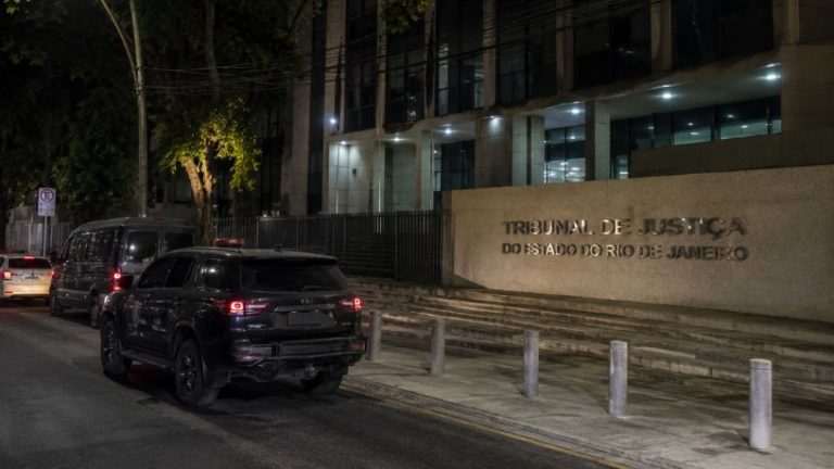 MC Poze Solto pela Justiça: O Que a Operação Narco Fluxo Revela Sobre Dinheiro, Entretenimento e Impunidade