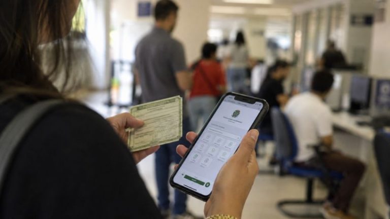 Prazo para regularizar título de eleitor mobiliza brasileiros e reforça importância da participação política