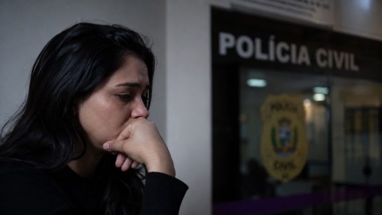 O Desafio da Confiança: Por Que as Mulheres Ainda Hesitam em Acionar a Justiça e a Polícia?